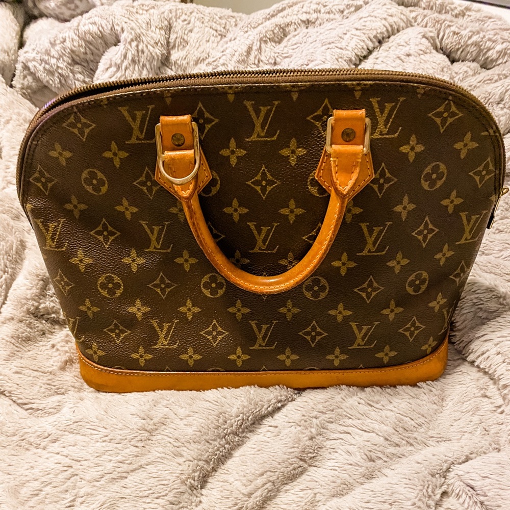 Louis Vuitton Authentic Alma MM.